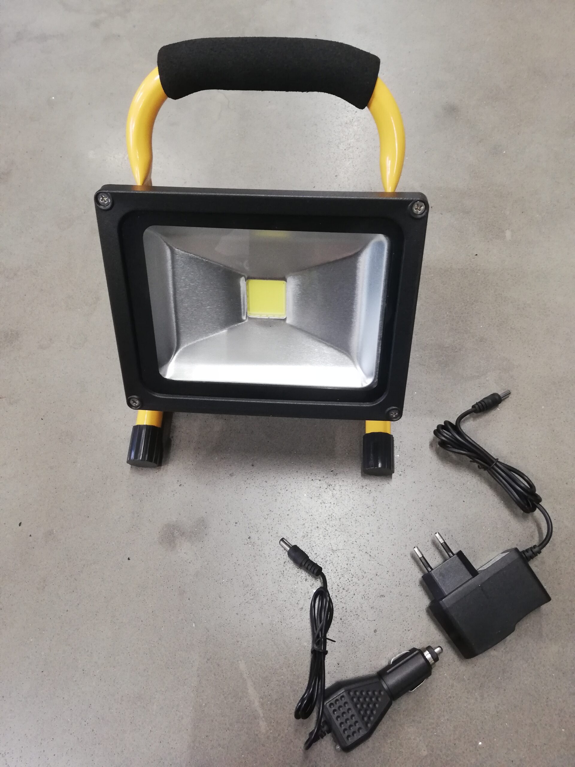 Naświetlacz LED akumulatorowy 12/230W 20W GMP